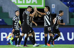 Versus / "¡Rompiendo lo convencional!": Libertad sorprende con una llamativa camiseta