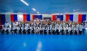 132 nuevos médicos realizaron la defensa pública del trabajo final de grado en la Universidad Central del Paraguay