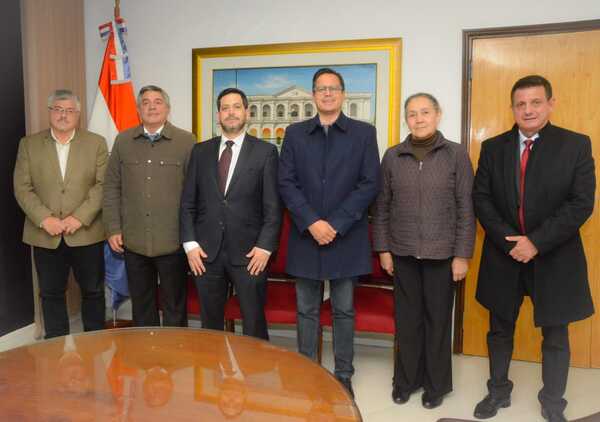 Representantes de la Mesa Técnica de Padres se reunieron con el designado Ministro de Educación
