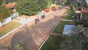 Motochorros intentan asaltar a una joven y huyen entre una “manada” de motos - Policiales - ABC Color
