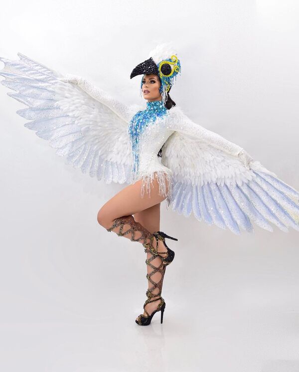 ¡Impactante! Fabi Martínez presentó su traje alegórico inspirado en el pájaro campana