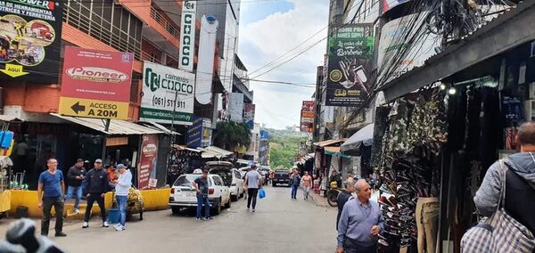 Detienen a cuatro personas por presunta estafa a un local del microcentro - Policiales - ABC Color