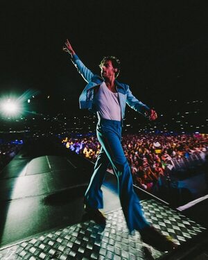 Carismático y encantador, Harry Styles enloquece al público en Barcelona - Música - ABC Color