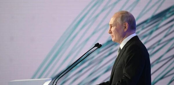 Vlad铆mir Putin revela que antes de la guerra, Rusia compraba tecnolog铆a fuera como en un supermercado - Revista PLUS
