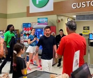 Messi causa furor haciendo compras en un supermercado de Florida - Unicanal