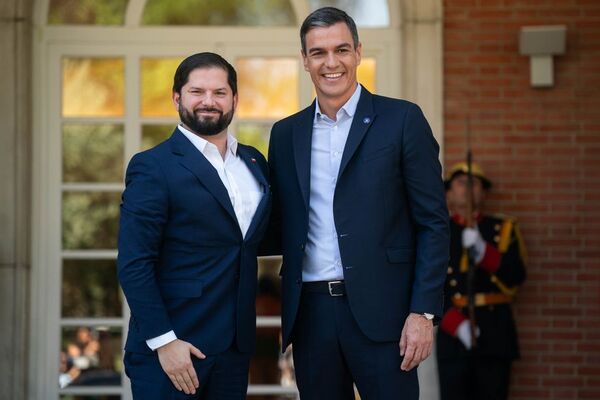 Boric se reunió con Pedro Sánchez en el inicio de su gira europea - .::Agencia IP::.