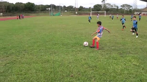 Encuentro deportivo en fútbol y atletismo organizado por la municipalidad de Encarnación