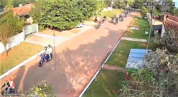Indagan sobre banda de monto asaltantes que intentó despojar a una joven de su aparato celular - Policiales - ABC Color