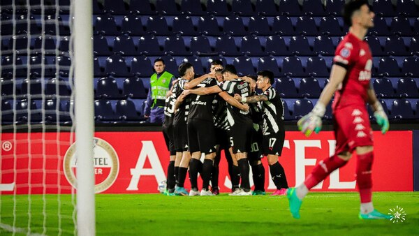 Sudamericana: Victoria gumarela en el Defensores - ADN Digital