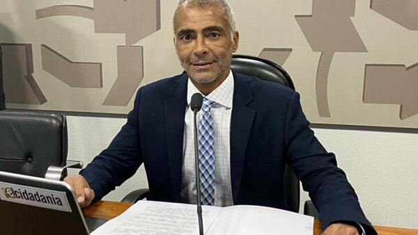 Versus / Internaron a la leyenda brasileña Romário