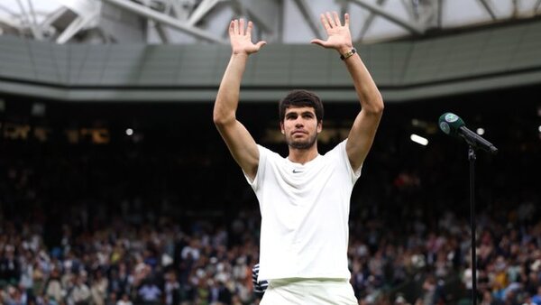 Alcaraz derrota con solvencia a Medvedev e irrumpe en la final