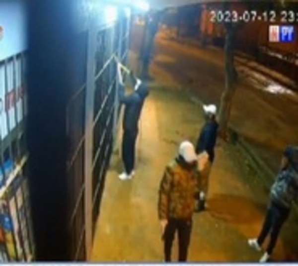 En patota roban un comercio en CDE - Paraguay.com