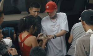 [VIDEO] "El Princi" repartió comida en la Chacarita