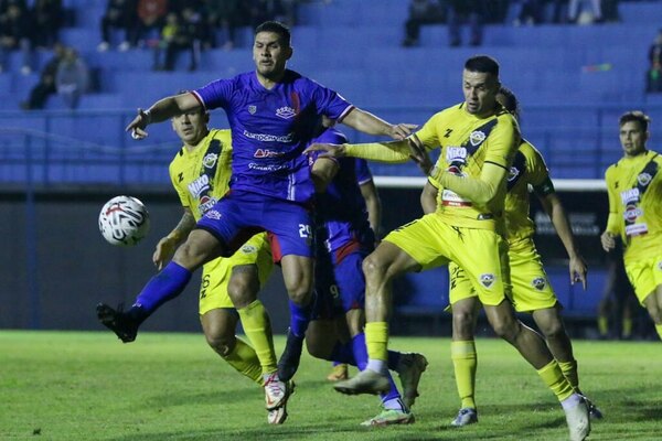 Versus / Independiente frena a un Recoleta que venía motivado y en racha