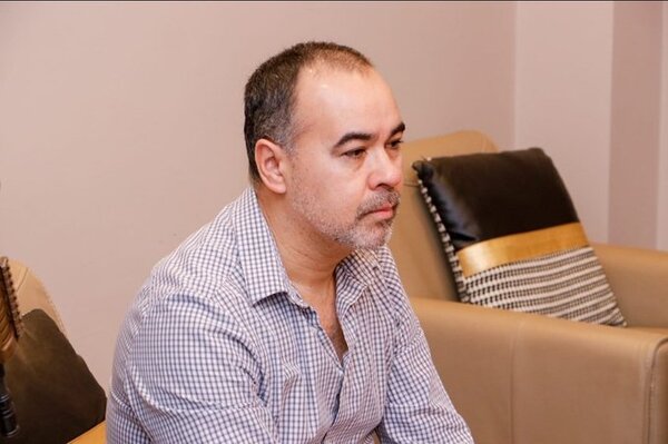 Esposo de fiscala Uemura se habría matriculado como abogado de forma irregular
