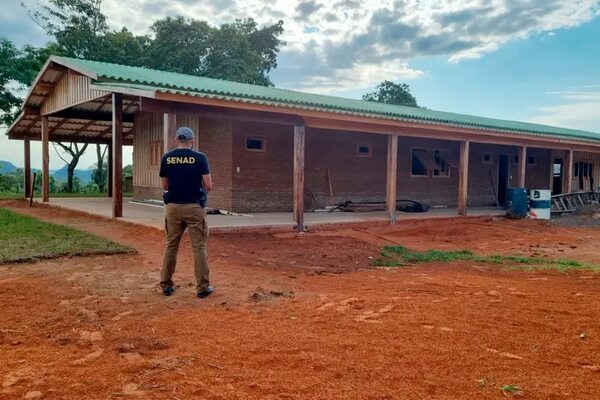 Pavo Real Py: Pavão disimulaba dinero ilícito con la compra y traslado de animales - Policiales - ABC Color