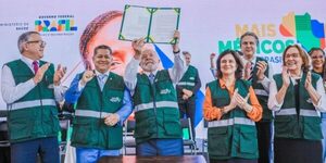 Lula promulga programa Más Médicos y prioridad serán los médicos formados en Brasil