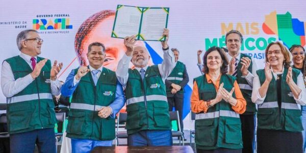 Lula promulga programa Más Médicos y prioridad serán los médicos formados en Brasil