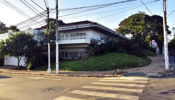 ¿Demolerán la Casa Kostianovsky?: Dueños quieren hacer un showroom de autos con una de las icónicas obras de Jenaro Pindú - Nacionales - ABC Color