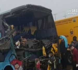 Quíntuple choque deja al menos 10 heridos y 2 fallecidos en Caaguazú - Paraguay.com