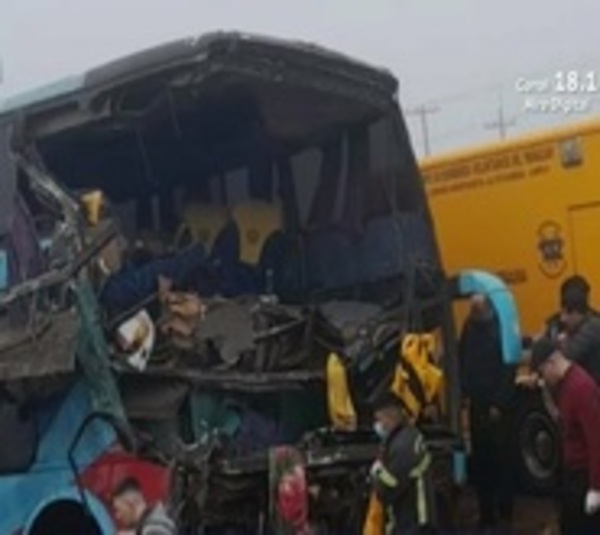 Quíntuple choque deja al menos 10 heridos y 2 fallecidos en Caaguazú - Paraguay.com