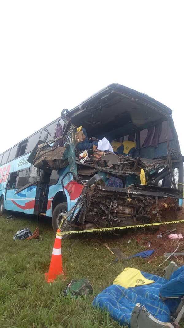 Accidente en Campo 8: 2 fallecidos y 10 personas lesionadas saldo provisorio.