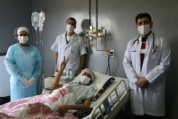 Alta médica a paciente trasplantado de médula ósea - Unicanal