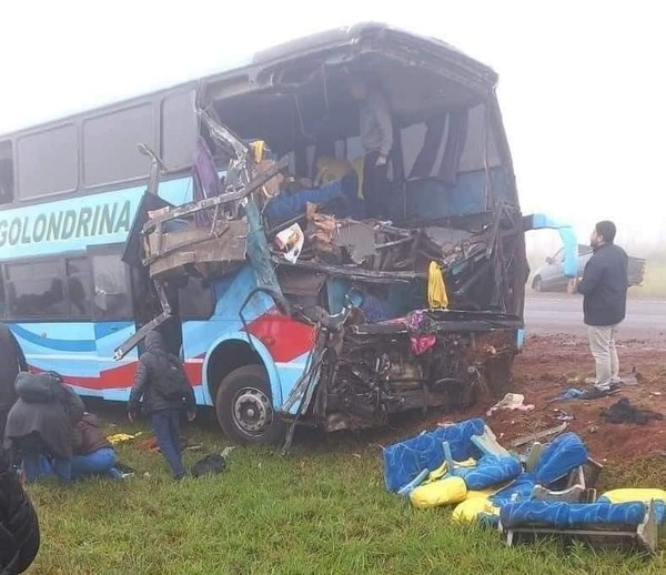 Al menos dos fallecidos y varios heridos en grave accidente en Caaguazú - Unicanal