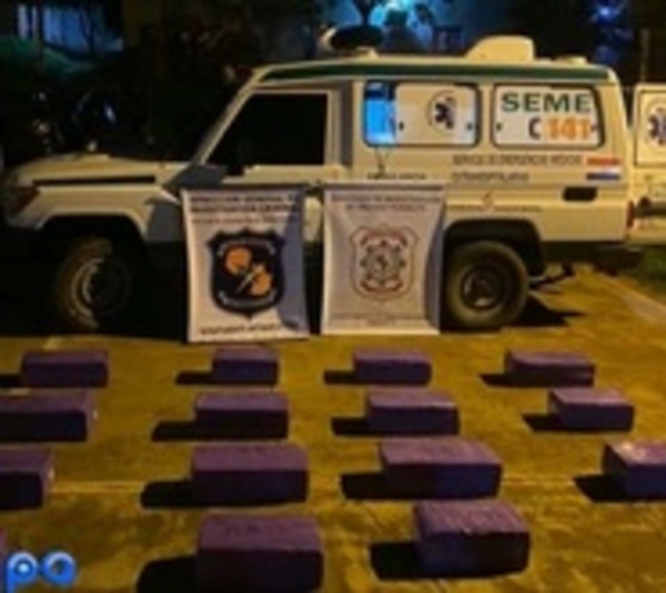Interceptan ambulancia trasladando una carga de droga como "paciente" - Paraguay.com