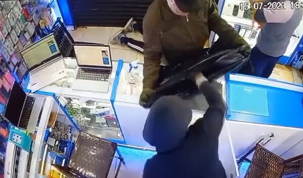 Falsos policías roban celulares de alta gama en Ciudad del Este - ABC en el Este - ABC Color