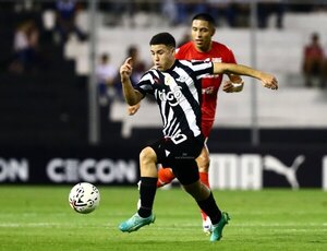Versus / Aspira a lo mejor: El máximo sueño en el fútbol que tiene Enso González, la nueva joya de Libertad