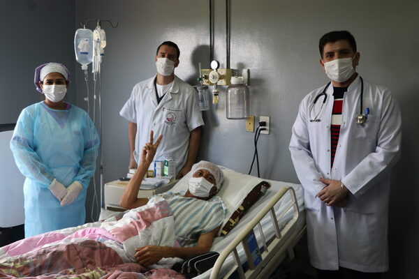 Clínicas: Paciente trasplantado de médula ósea recibe el alta médico » San Lorenzo PY