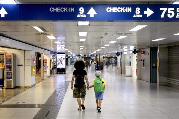 Huelga en los aeropuertos de Italia causó cerca de mil vuelos cancelados - Mundo - ABC Color