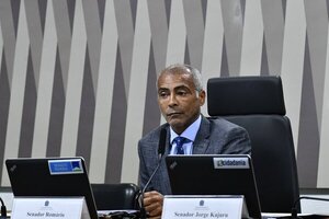 Romário mejora tras ser hospitalizado