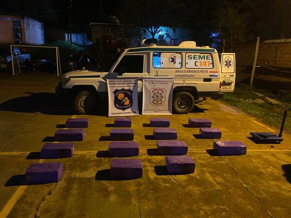 Separan del cargo y sumarian a chofer de ambulancia que transportaba marihuana - ADN Digital