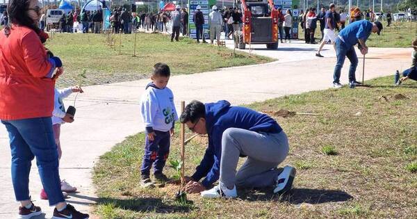 La Nación / Exitosa jornada de Plantatón 2023 en la Costanera Norte