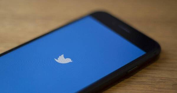 La Nación / Twitter perdió la mitad de sus ingresos publicitarios