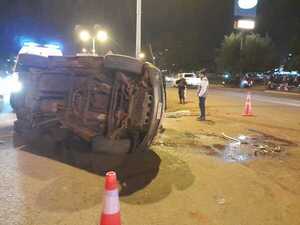 Choque y vuelco sobre la ruta PY 02, uno de los conductores estaba ebrio - La Clave