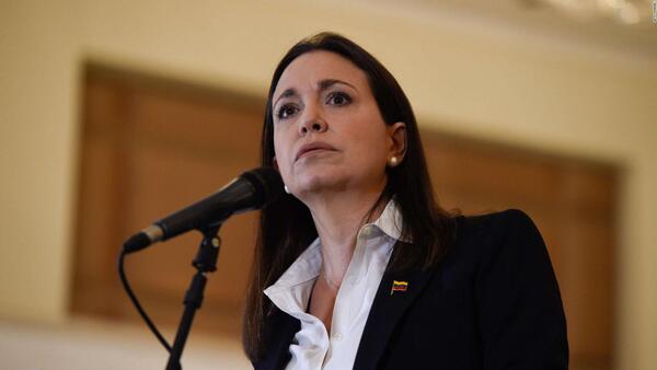 Grupos chavistas atacaron a María Corina Machado mientras hacía un recorrido por Caracas - ADN Digital
