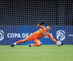 Olimpia: Olveira sufre una fractura en el antebrazo durante partido ante Resistencia - Unicanal