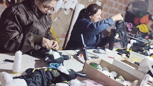 Peluche de Barlo ojagarrapa y artesanos trabajan a full para cumplir con clientes