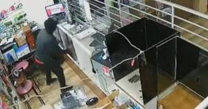 La Nación / Banda de atracadores vació negocio de teléfonos por tercera vez