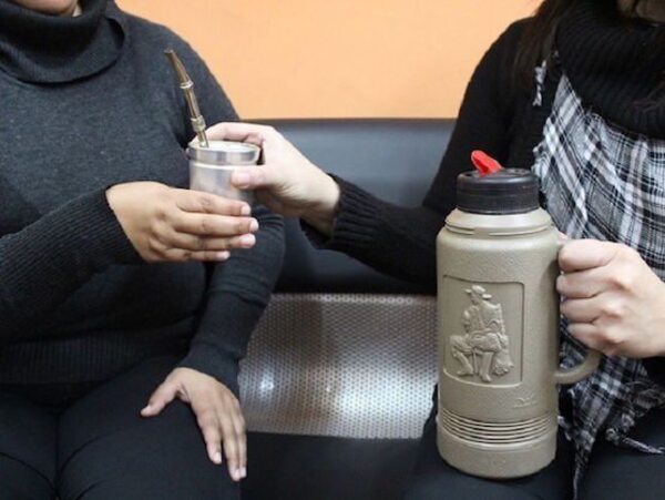 ¡Atenti! Mate muy caliente puede hacer daño, he'i Salud