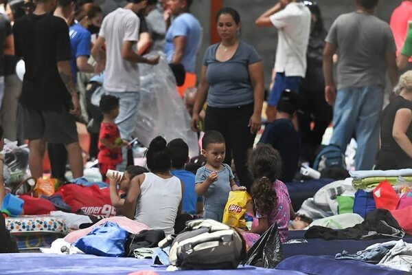 Sale primera caravana migrante de venezolanos desde el sur de México hacia EE.UU. - Mundo - ABC Color