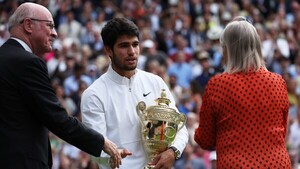 Carlos Alcaraz borda su primer Wimbledon