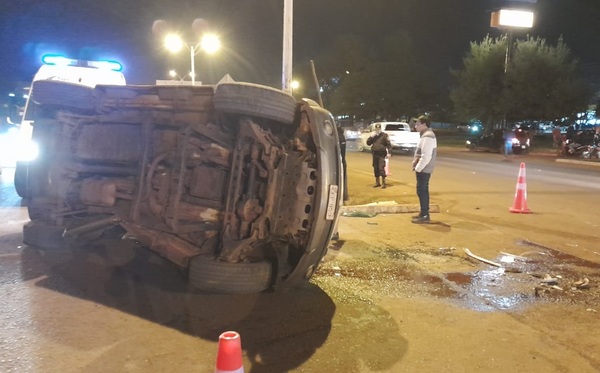 Diario HOY | Terrible vuelco en Minga Guazú: uno de los conductores manejaba borracho