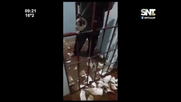 Policía detenido - SNT