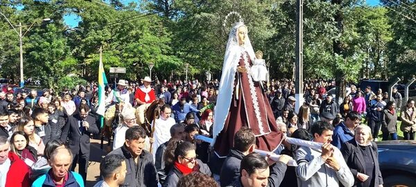 Con misa, procesión y asado a la estaca, Carmen del Paraná honró a su santa patrona - Nacionales - ABC Color