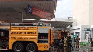 Susto por principio de incendio en una estación de servicios de Asunción