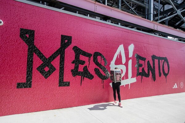 Versus / El Inter Miami da una bienvenida mundial a Lionel Messi